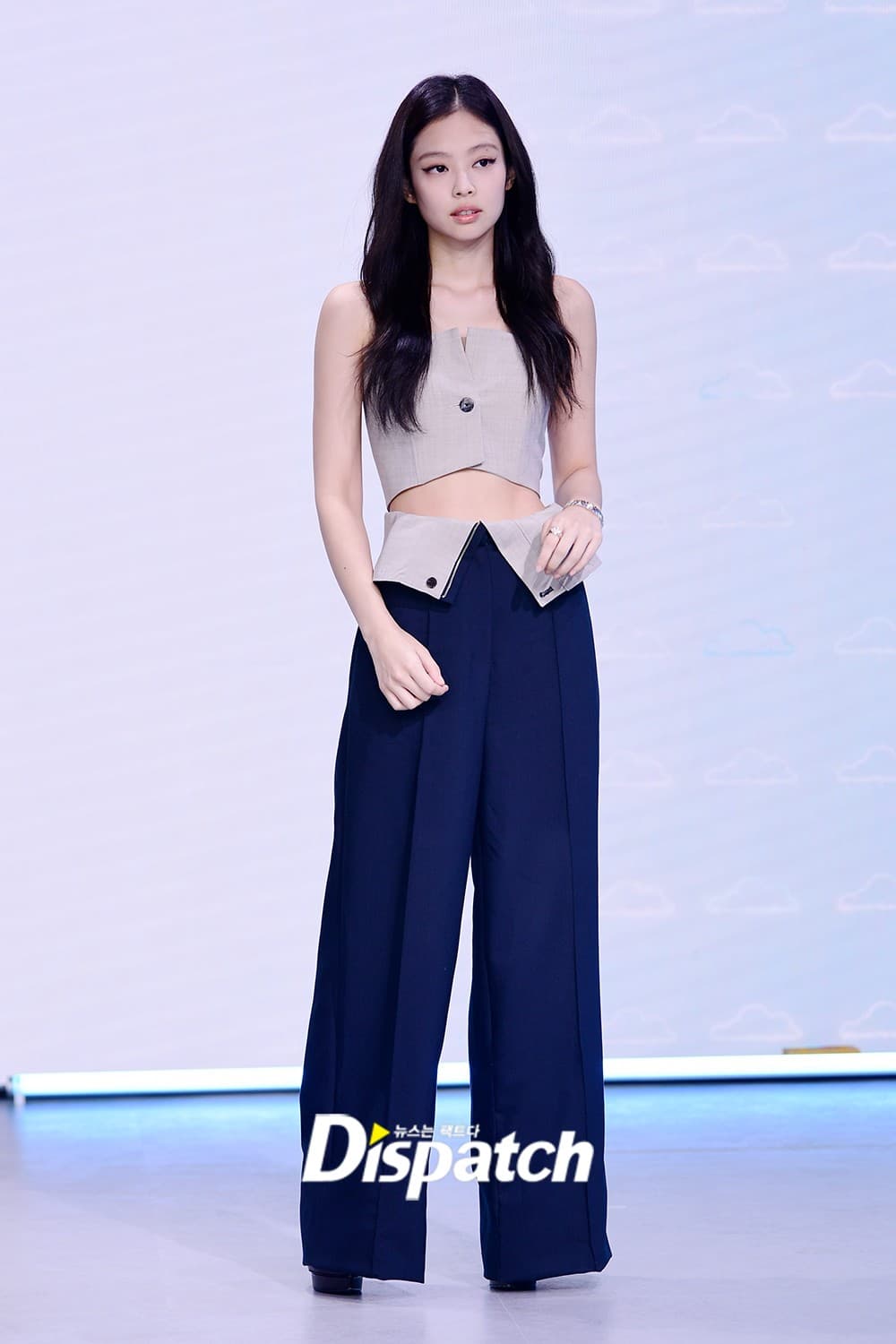 JENNIE photo 1