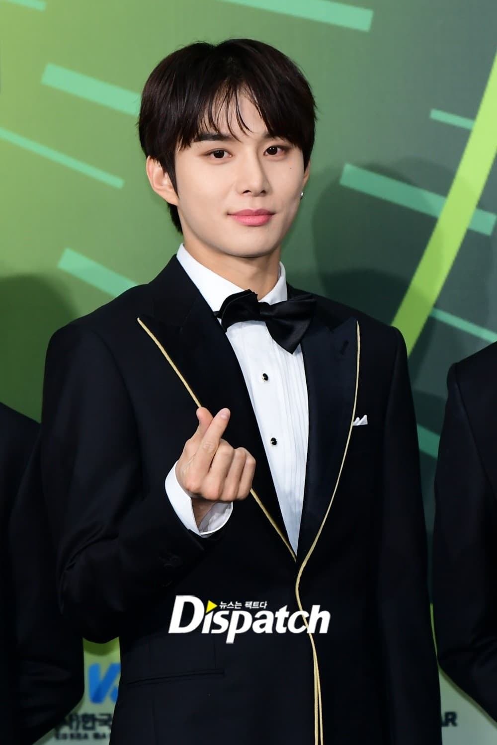 Doyoung, Jungwoo photo 1