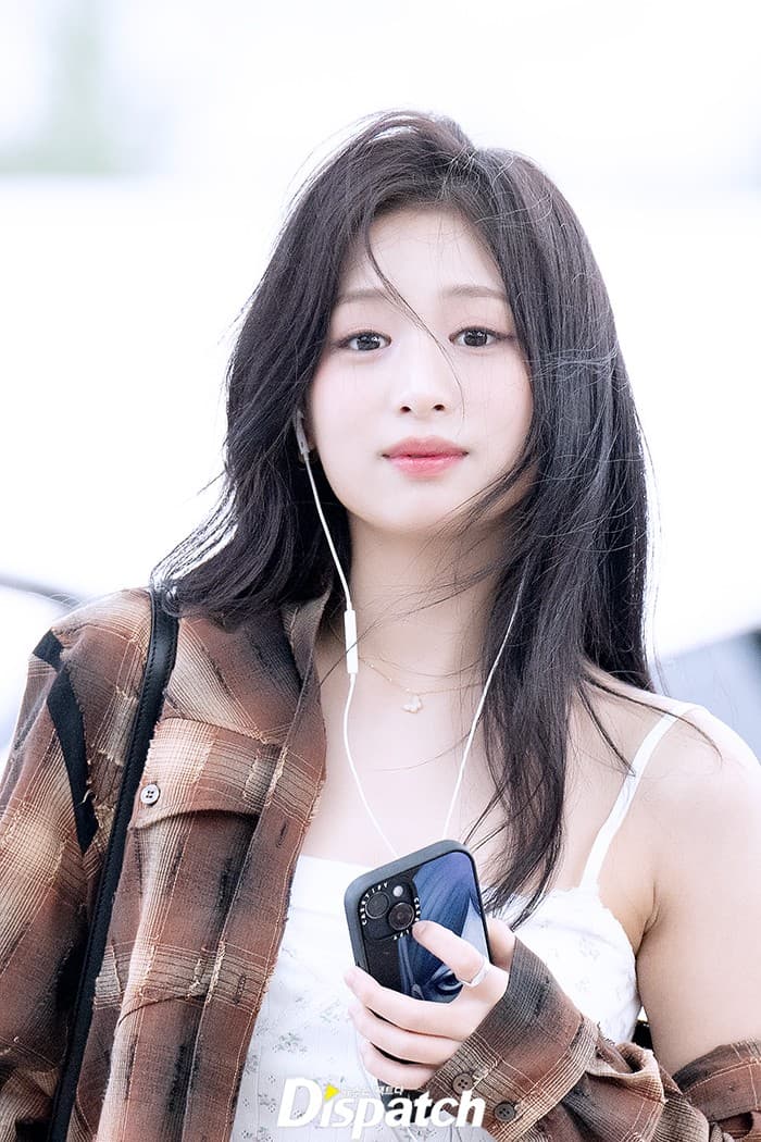 Ahyeon photo 1