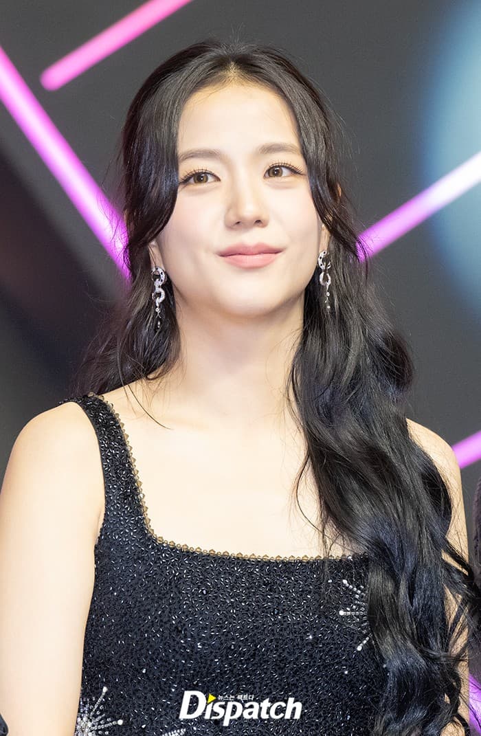 JISOO photo 3
