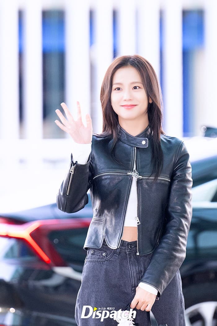 JISOO photo 2